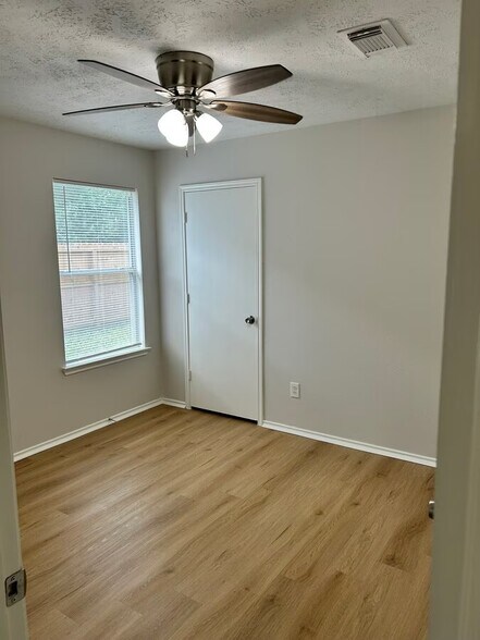 Middle Bedroom - 16782 Fallen Timbers Dr