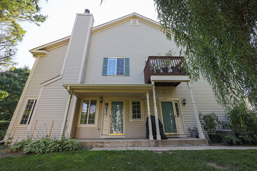 Building Photo - 607 Fox Ridge Dr