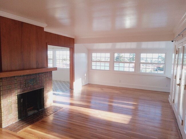 Building Photo - Beautiful Spanish Style Midtown Home with ...