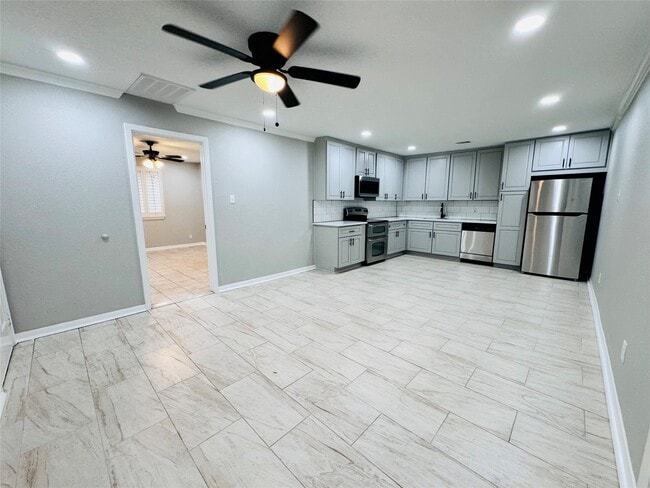 Building Photo - 10702 Deval Dr