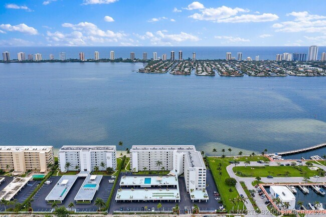 Building Photo - 301 Lake Shore Dr