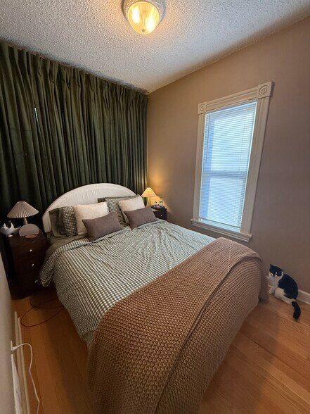 Building Photo - 2523 28th Ave S