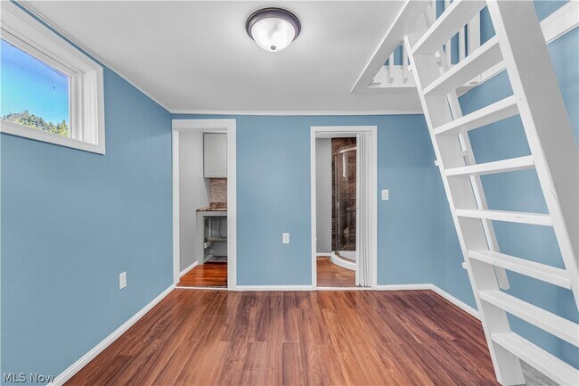 Building Photo - 3900 W 33rd St