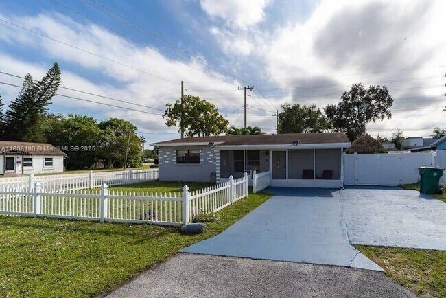 Building Photo - 2708 SW 47th St