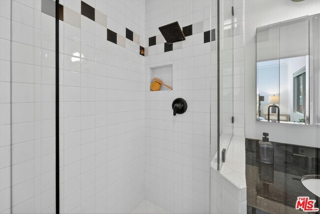 Building Photo - 1515 Rendall Pl