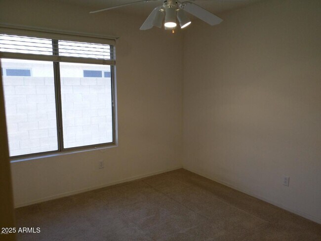 Building Photo - 1924 W Mockingbird Dr