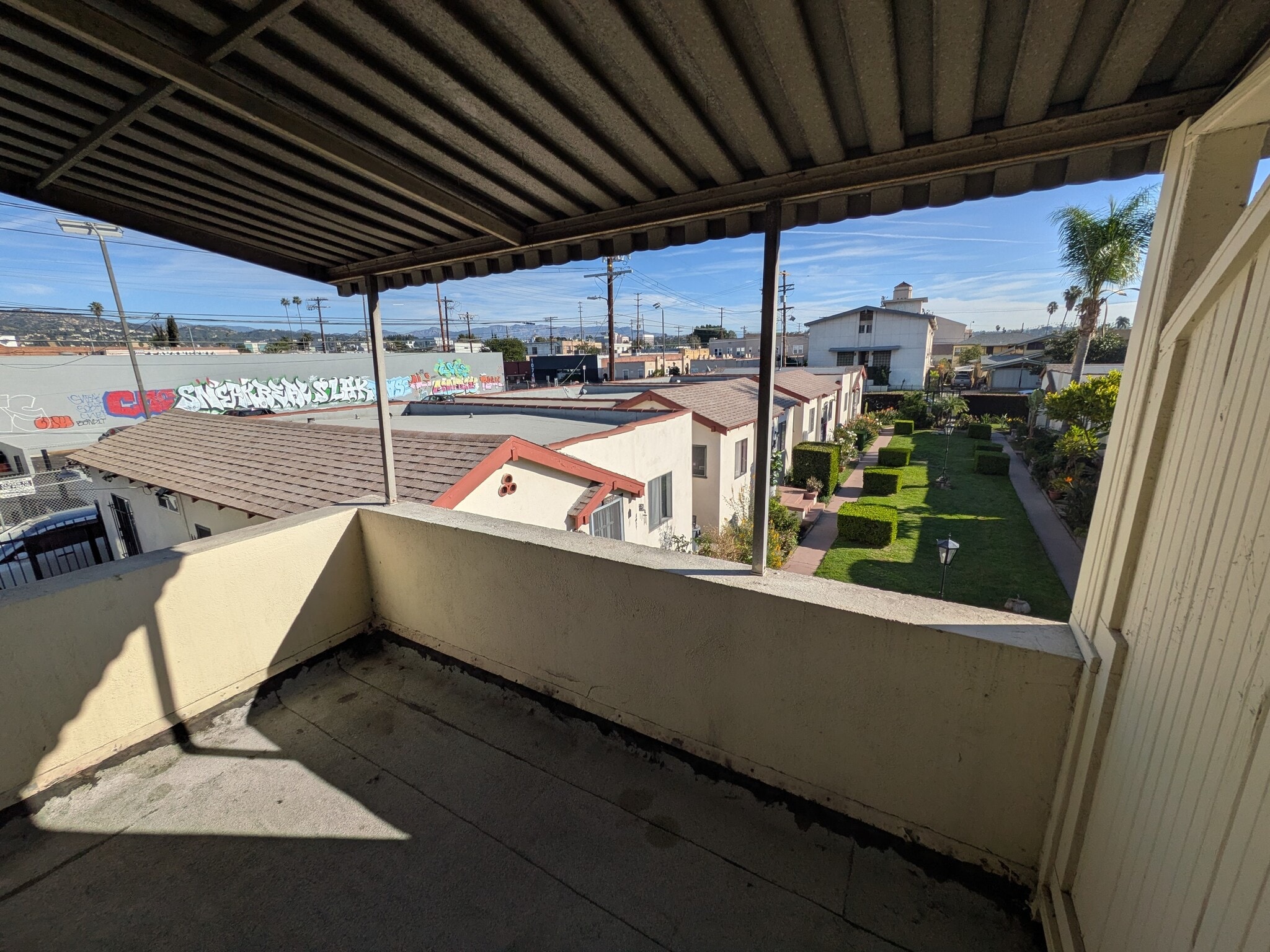 Building Photo - 1055 N Ardmore Ave