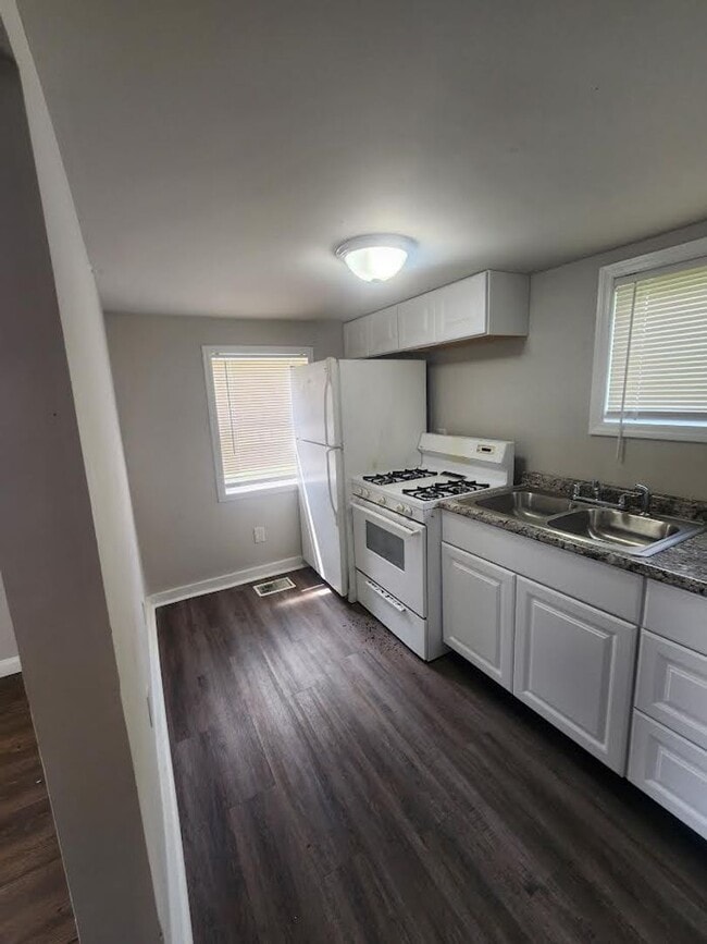Building Photo - Studio Apartment on S Brookville Rd & S Arlington Ave - SECTION 8 WELCOME- COMING SOON!