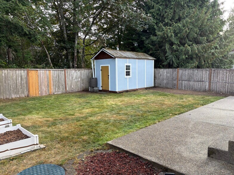 Building Photo - 8402 49th Loop SE