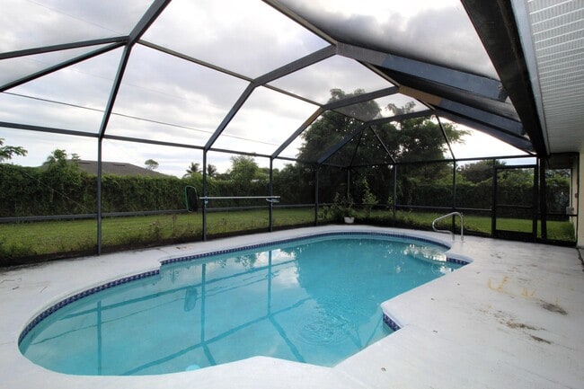 Building Photo - 2237 SE Gaslight St