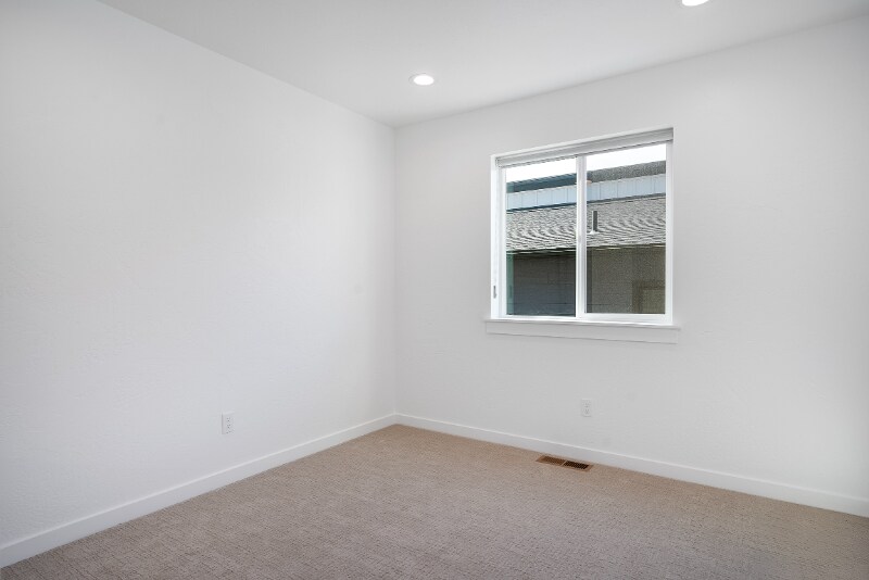 Building Photo - 116 W View Dr