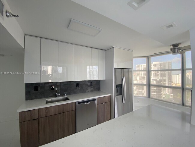 Building Photo - 19101 Mystic Pointe Dr