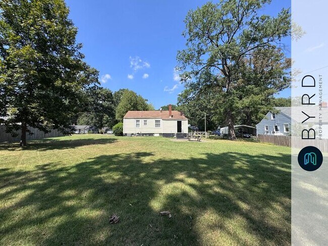 Building Photo - 5231 Rockland Rd