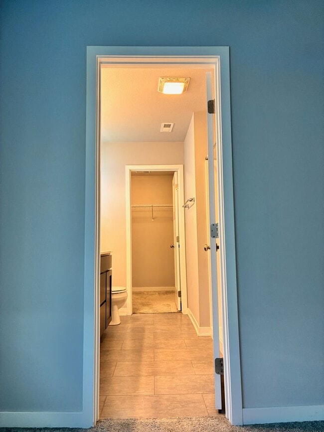 Building Photo - Spacious 3BR 2.5ba house in Urbandale, available NOW!