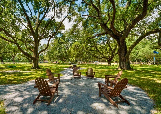 Building Photo - Gorgeous 4/ 2.5 Home in the Beautiful Lake Asbury Area of Clay County! $2,550.00