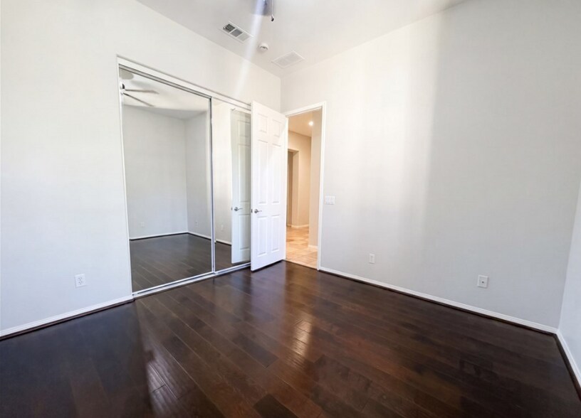 Building Photo - 738 Flower St