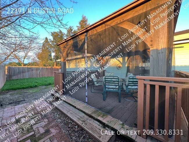 Building Photo - 22391 Dustin Rd