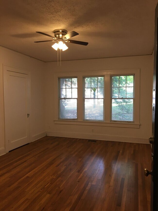 Interior Photo - 430 Ponce