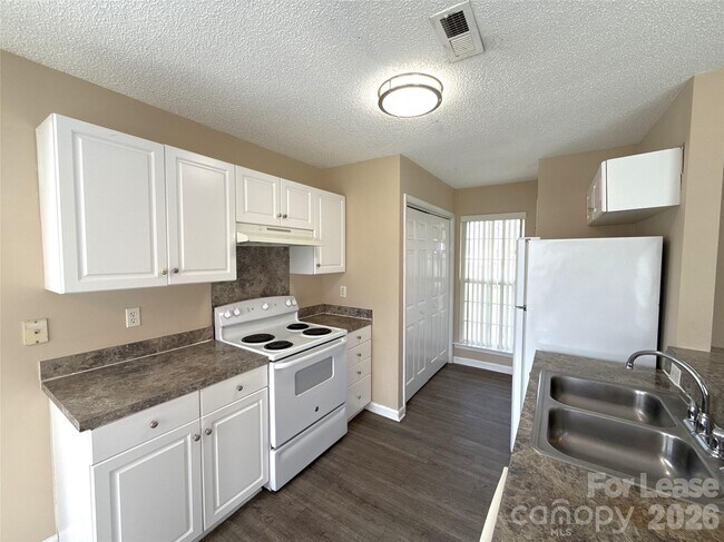 Building Photo - 507 Shafter Ct