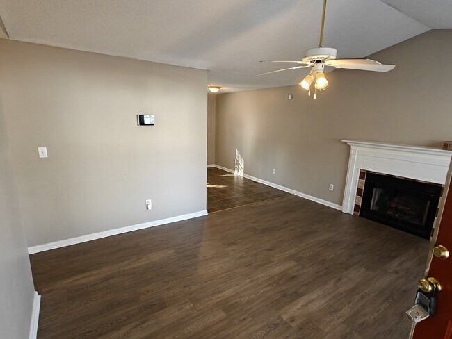 Building Photo - 11 Silver Spur Ct