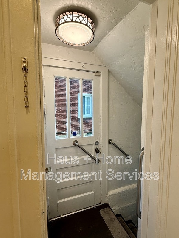 Building Photo - 544 James St