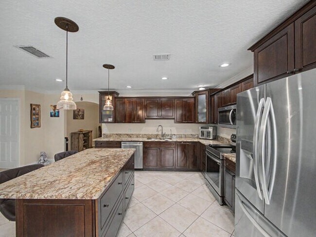 Building Photo - 4868 Canal Dr