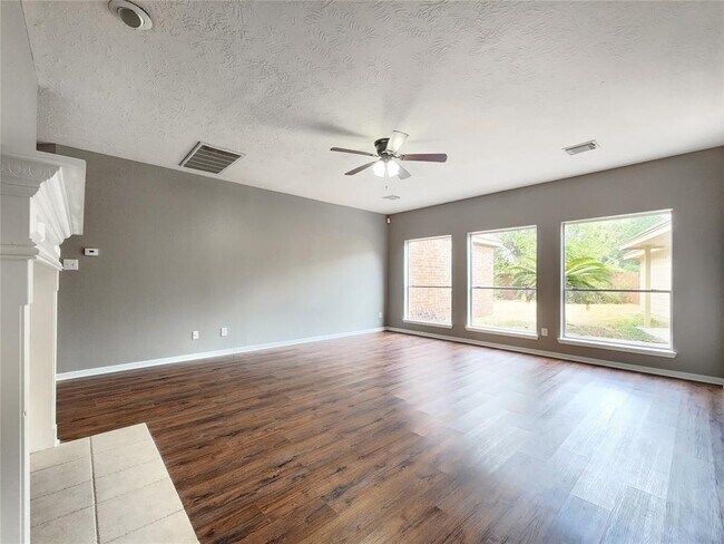 Building Photo - 2546 Acadiana Ln