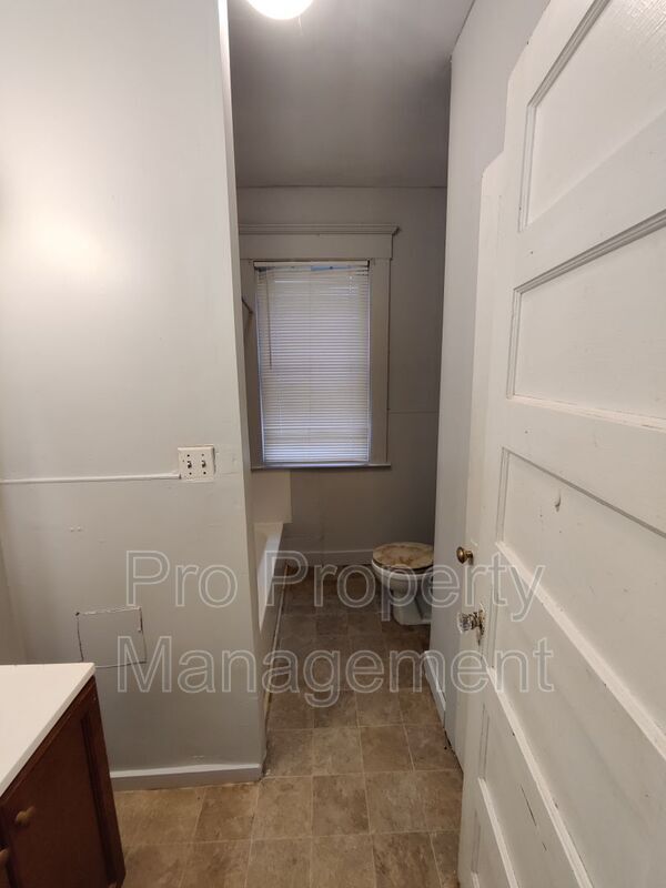 Building Photo - 1644 Chapel St