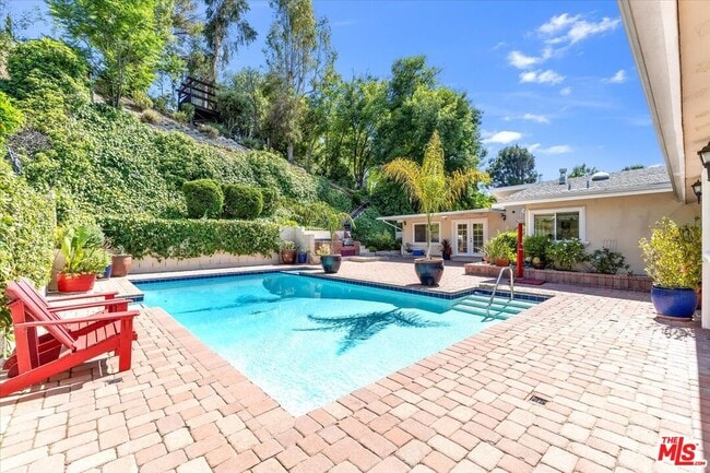 Primary Photo - 23264 Calvert St