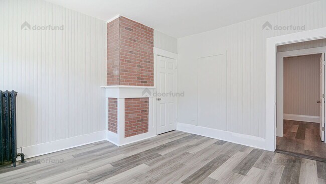 Building Photo - 220 S Main St