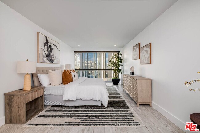 Building Photo - 10790 Wilshire Blvd