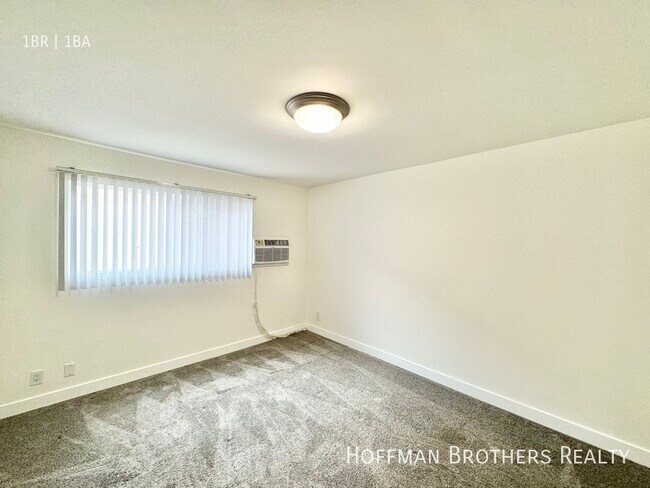 Building Photo - 5415 Newcastle Ave