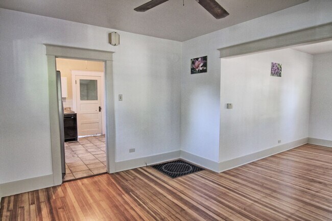 Building Photo - 2 bed 1 bath house just west of DU