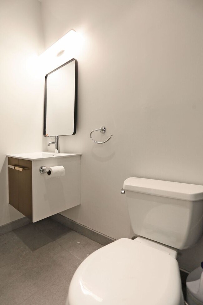 Building Photo - Spacious three-story 4BR/3BA single family home in Bernal Heights, Deck, View,W/D,Storage(637 Per...