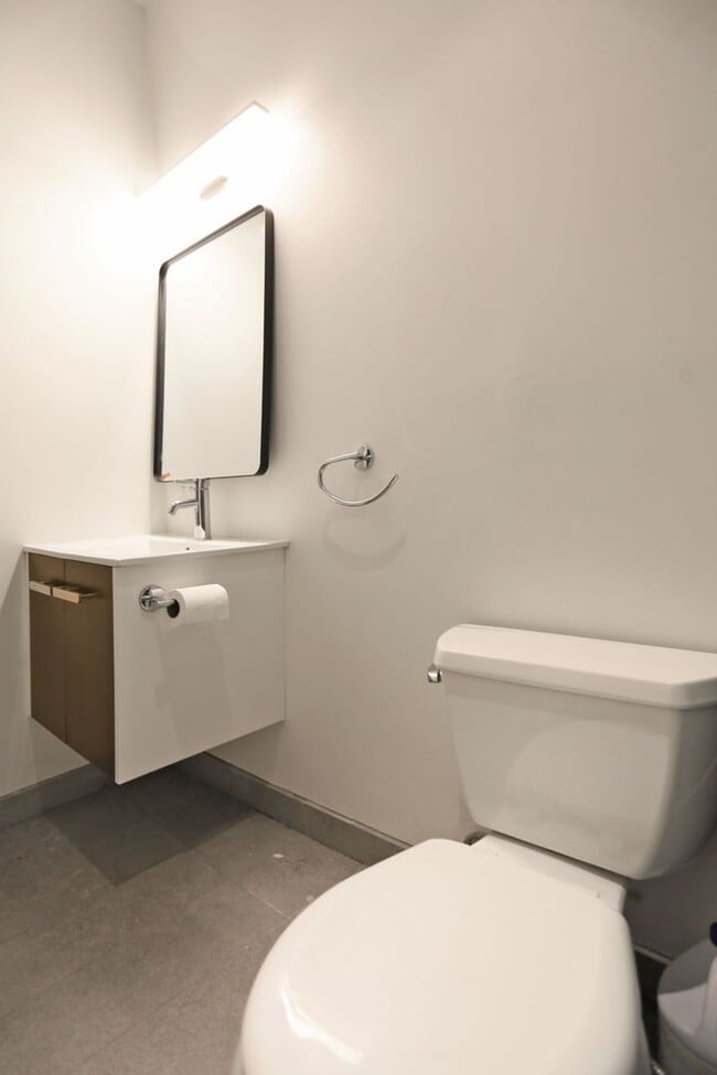 Building Photo - Spacious three-story 4BR/3BA single family...