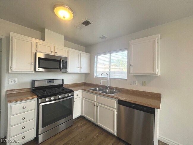 Building Photo - 1537 N Canyon Rose Way