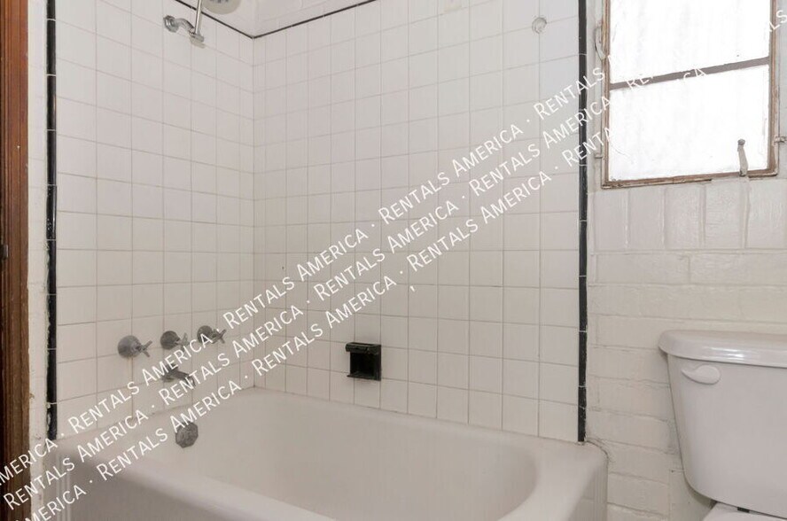 Building Photo - 947 N Alvernon Way