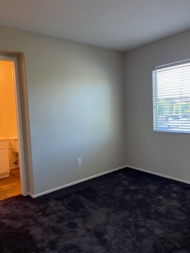 Building Photo - 3 Bedroom 2 1/2 bath Murrieta Townhome