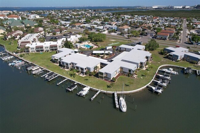 Building Photo - 1008 Apollo Beach Blvd