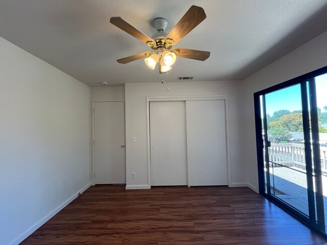 Building Photo - Downtown Duplex