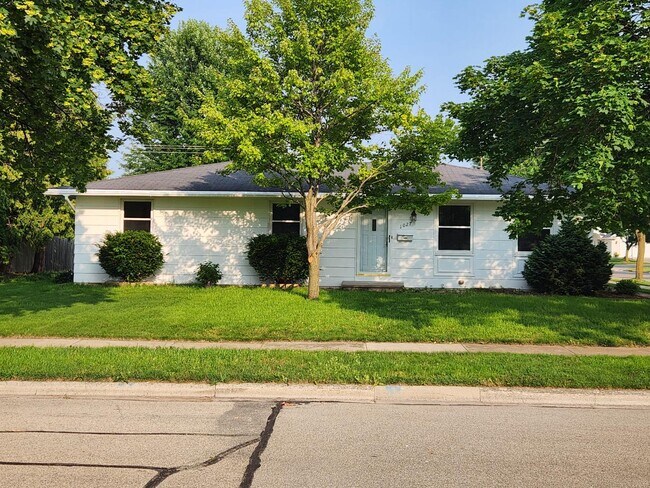 Building Photo - 1027 Cardinal St