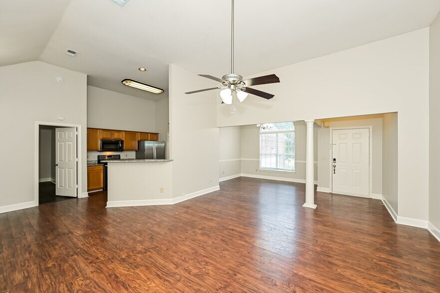 Building Photo - 1009 Nighthawk Ln