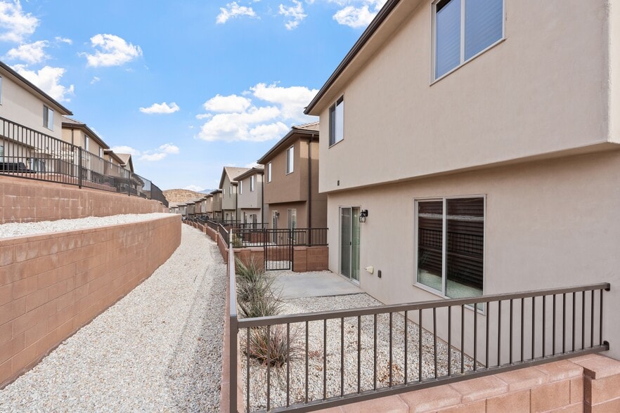 Building Photo - 5862 S Challenger Way