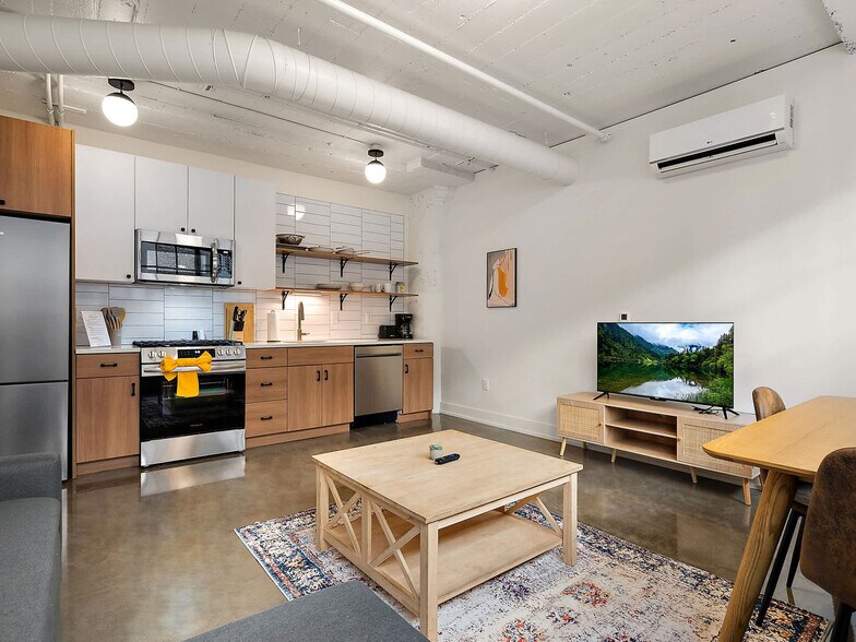 Building Photo - 608 N 3rd St