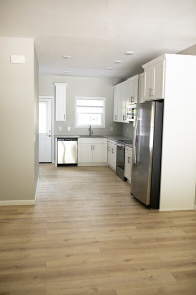 Building Photo - 95 N Hills Dr