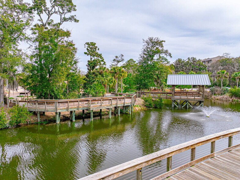 Building Photo - 36 Deallyon Ave