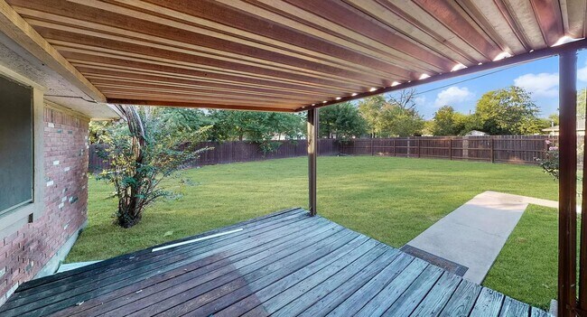 Building Photo - 1100 Dominik Dr