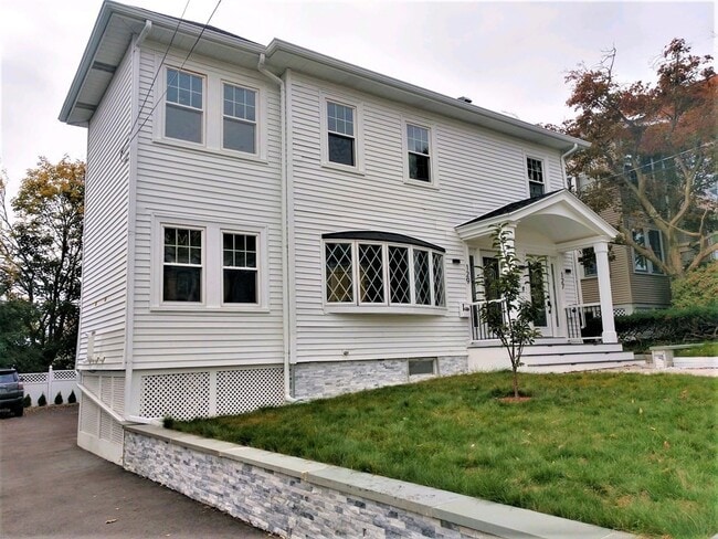 Primary Photo - 129 Spruce St