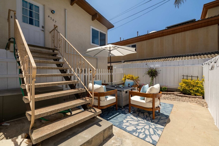 Building Photo - 4587 Saratoga Ave