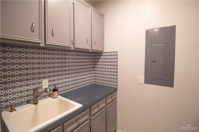 Building Photo - 5404 N 5th St